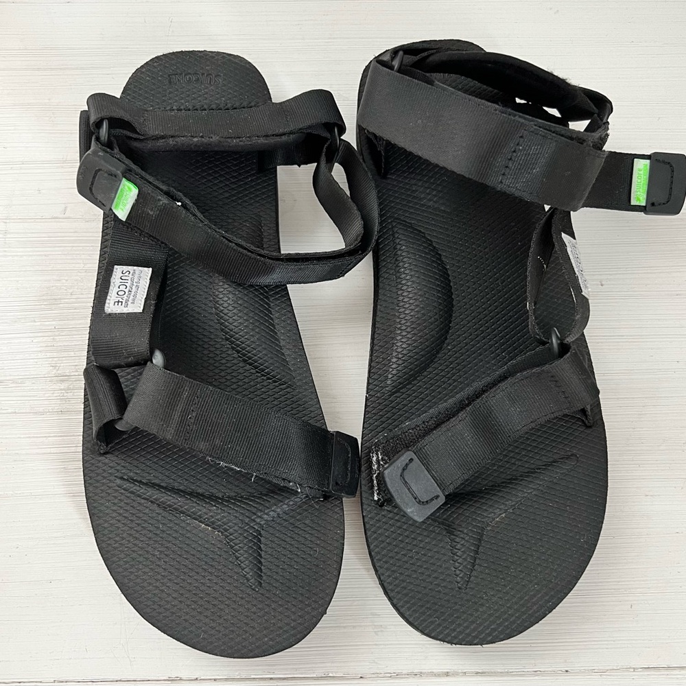 Suicoke men’s black stylish sandals